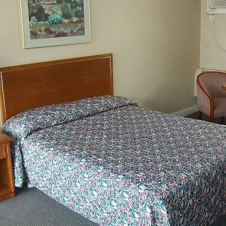 Barrie Motel ภายนอก รูปภาพ